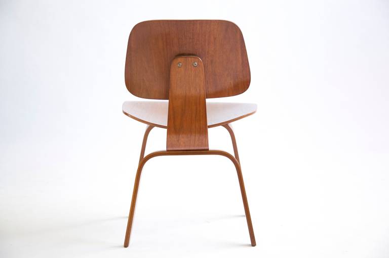 Set of Four Charles Eames Wooden Dining Chair In Good Condition In Chicago, IL