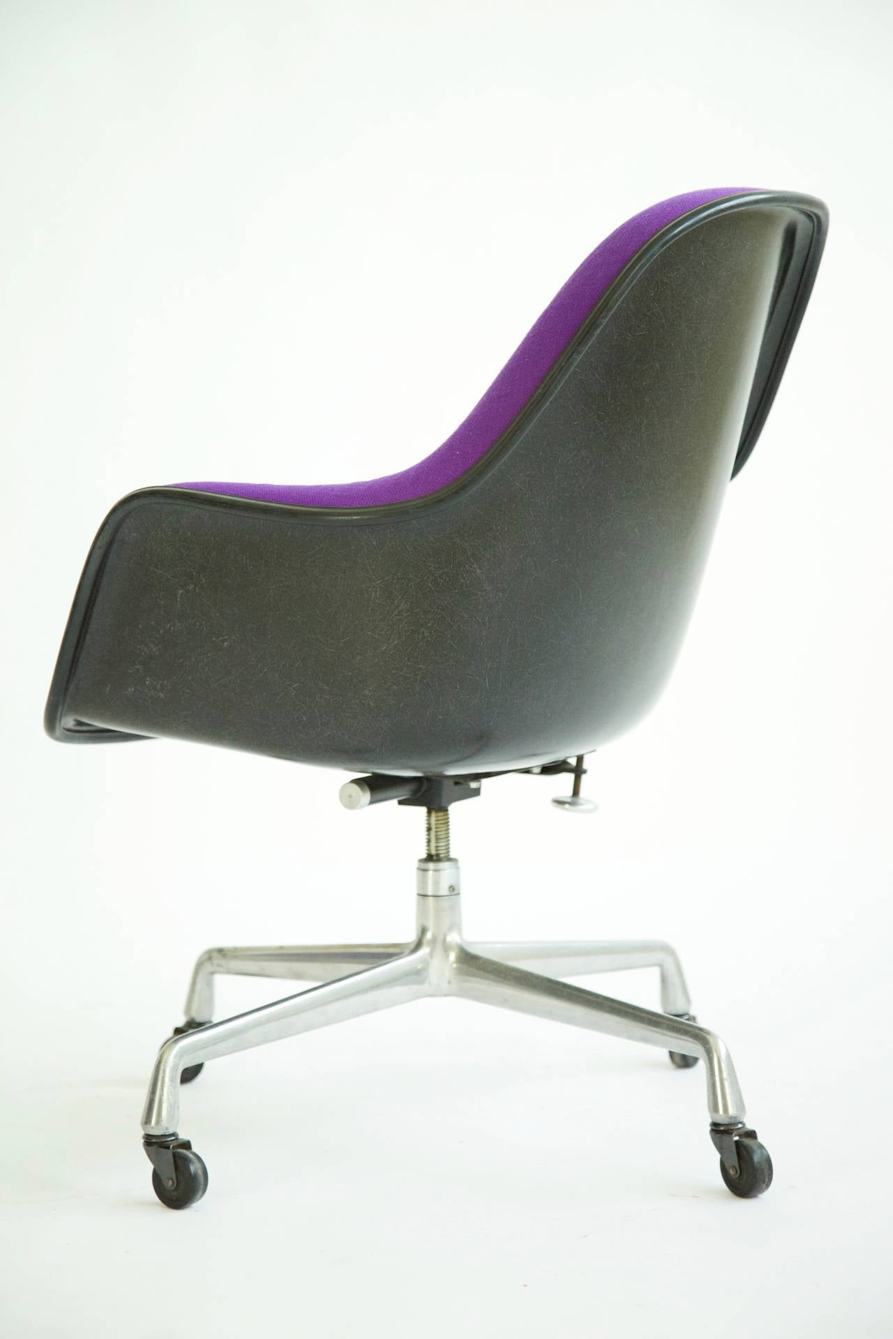 Charles Eames EC-178 Desk Chair In Excellent Condition In Chicago, IL