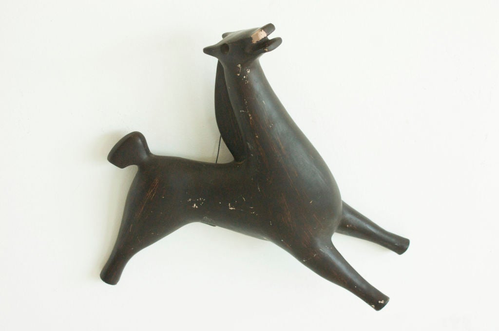 Escultura de caballo, firmada Jo Mead.