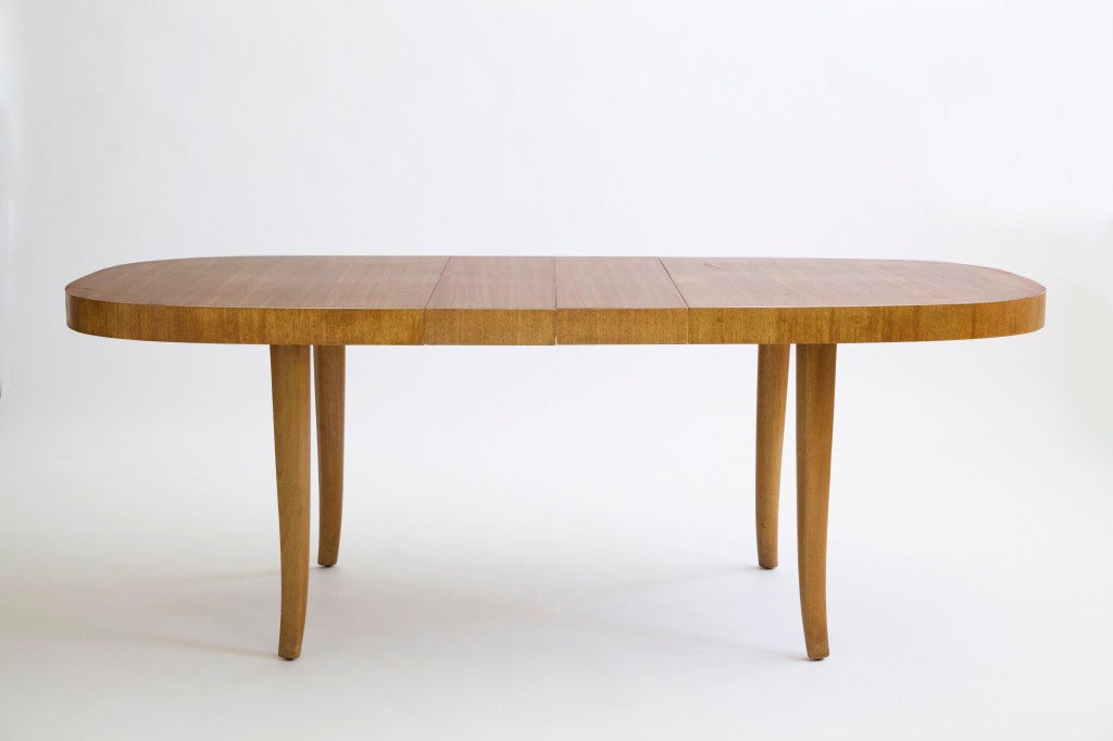 Edward Wormley for Dunbar splay-leg dining table. 1940s elegance
Features two leaves 10