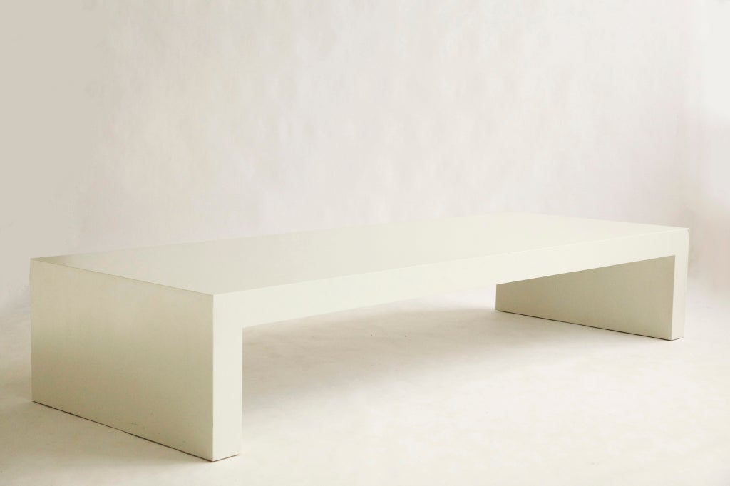 Meier custom bench, from the 165 Charles Street offices, New York.
Can also be used as a coffee table.