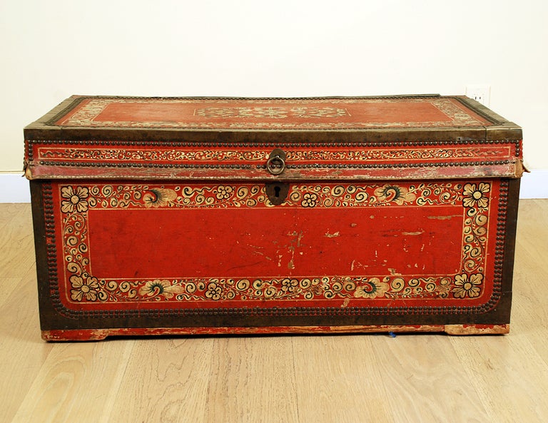 A Good Early 19th Century China Trade Camphor Wood Chest 2