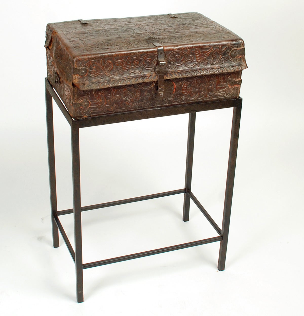 A superb early 18th century hand tooled and embossed leather Spanish Colonial petaca (document box) with original hand-forged iron hasp, hinges and lock-plate. Overall with a rich and lustrous surface patina. Displayed on a high quality custom-made