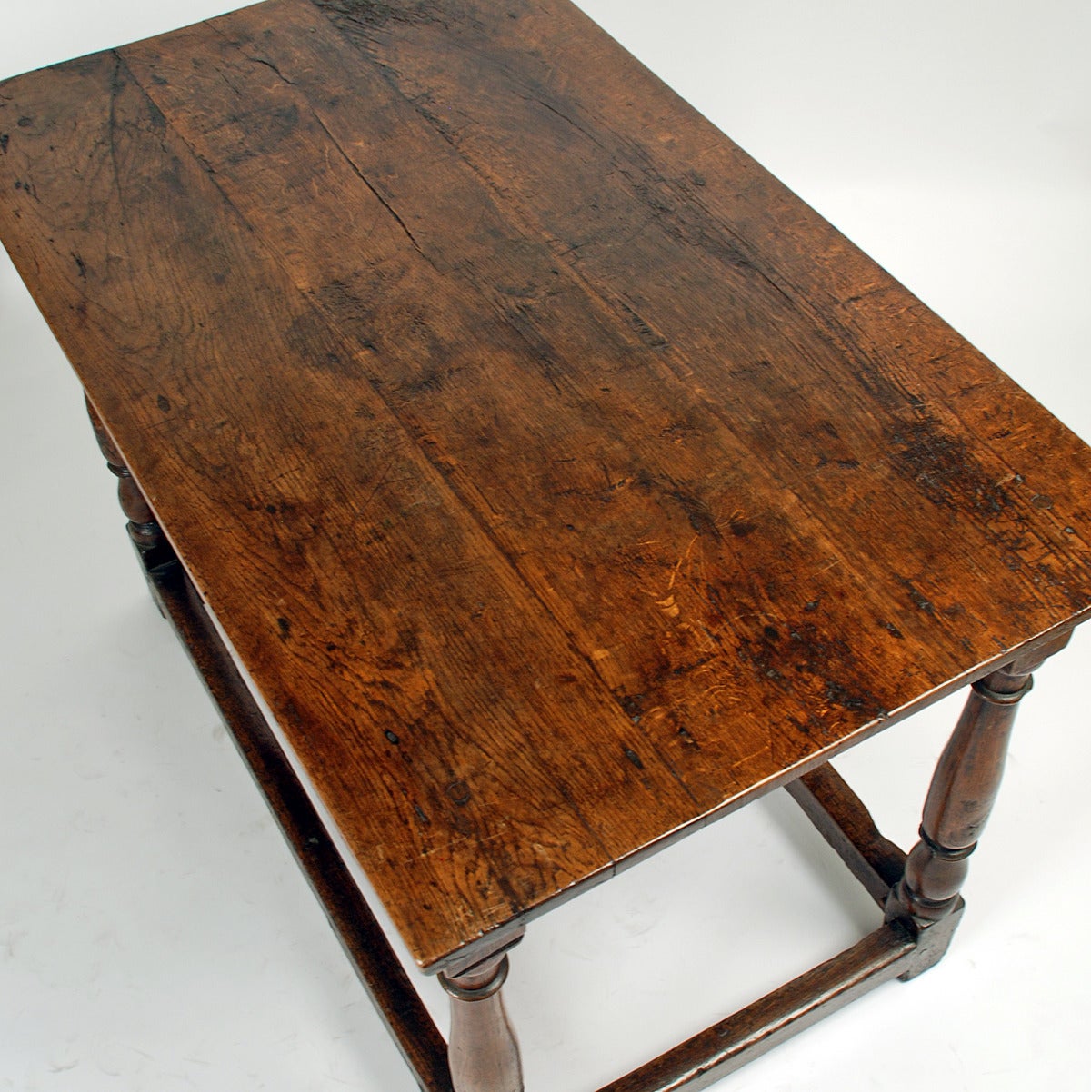 A Good Early 18th Century William and Mary Tavern Table In Excellent Condition In San Francisco, CA