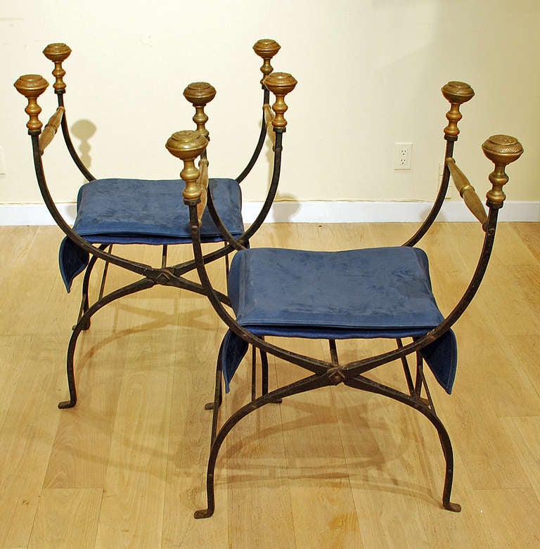 A Pair of Good Antique Italian Savanarola Chairs In Excellent Condition In San Francisco, CA