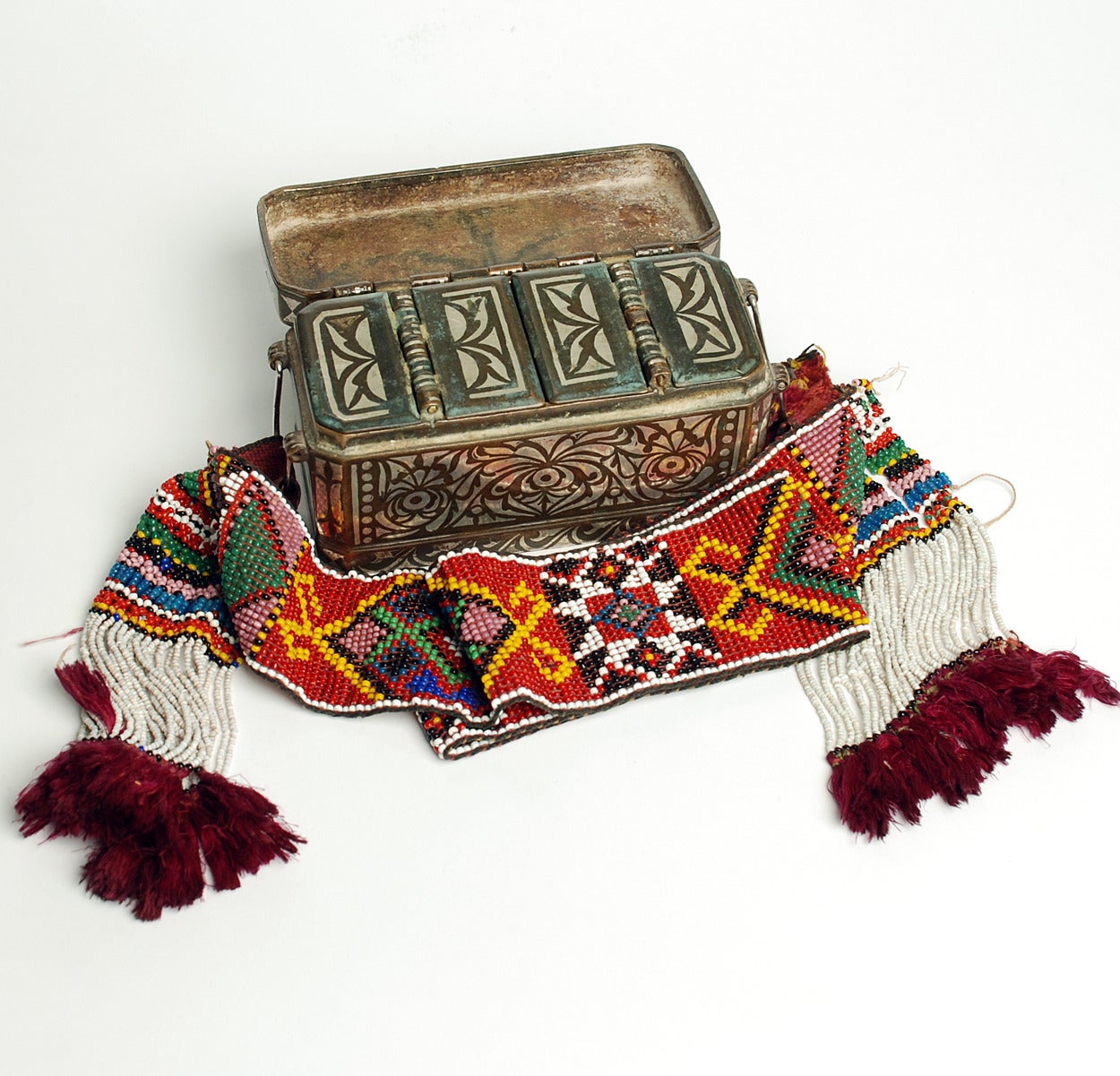 Beads Antique Silver Inlaid Betel Nut Box, circa 1920 For Sale