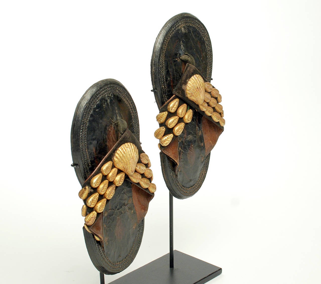 Rare Early 20th Century Royal Ashanti Crown and Sandals For Sale 1