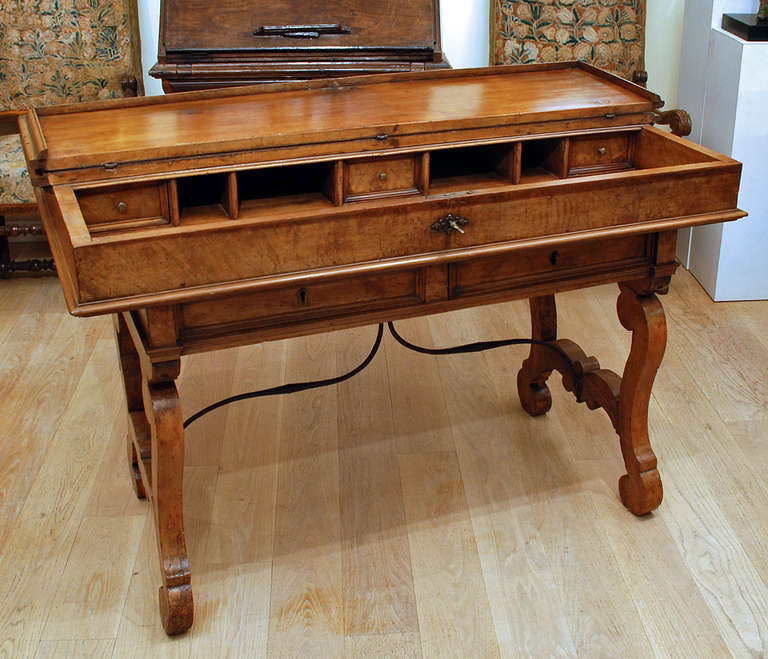 A fine and rare early 18th century Spanish 'San Felipe' writing desk. Golden walnut. Unusual baroque style with serpentine legs, iron cross bar, fold down drop front and fold back lid. THe interior with multiple drawers, each outlined with a mitered