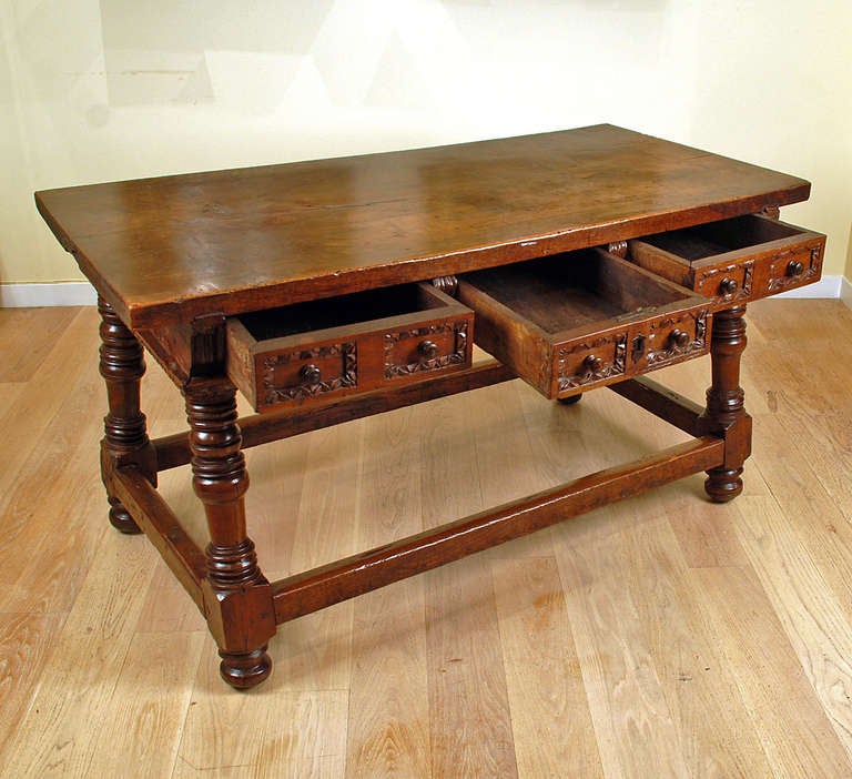 A Superb 18th Century Spanish Baroque Center Table In Excellent Condition For Sale In San Francisco, CA