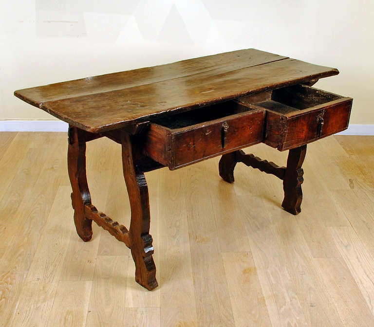 18th Century Spanish Baroque Period Chestnut Desk For Sale 5