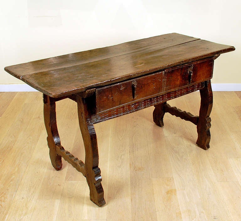 18th Century Spanish Baroque Period Chestnut Desk In Excellent Condition For Sale In San Francisco, CA