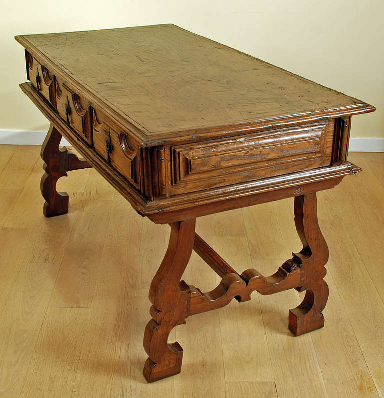 A Fine 18th Century Spanish Baroque Period Chestnut Desk For Sale 2