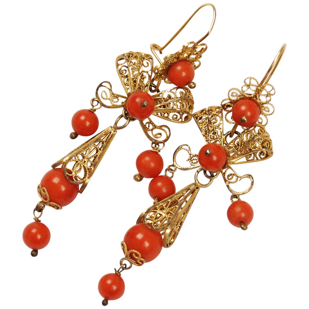 Antique Mexican Gold Filigree Coral Drop Earrings, Oaxaca, circa 1930 For Sale