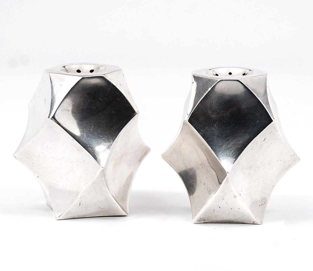 A pair of rare vintage Mexican cubist style sterling silver salt and pepper shakers -- executed by one of Mexico's most celebrated silversmiths - Antonio Pineda. Fully marked on the bottom - Antonio Pineda mark / Taxco, Crown, Hecho en Mexico,