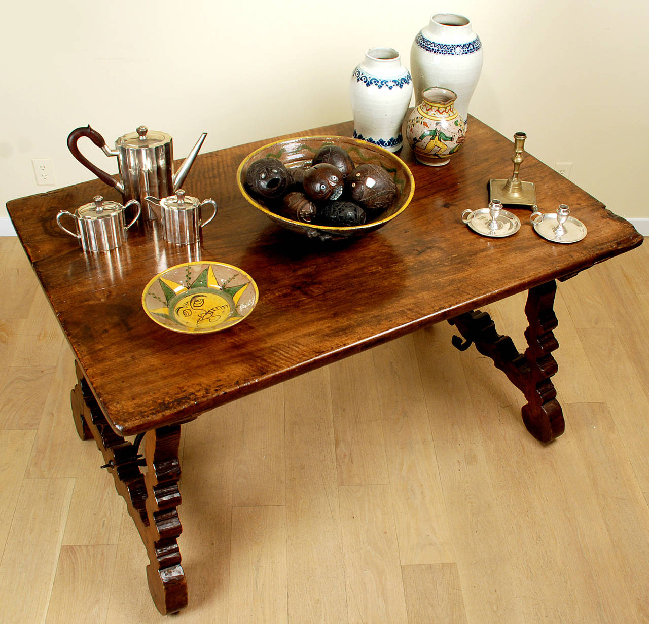 Fine 18th Century Spanish Baroque Period Walnut Table For Sale 1