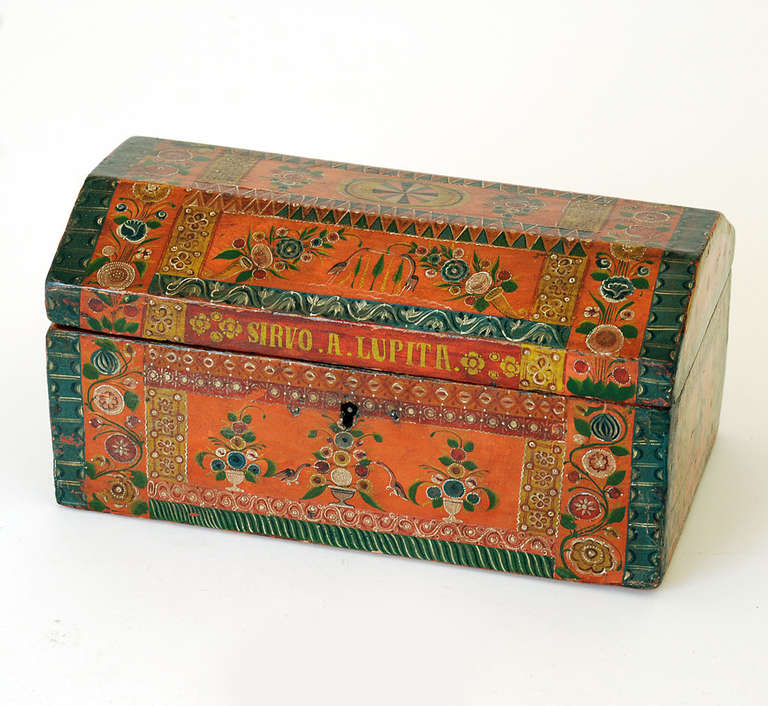 A fine and rare mid to late 19th century painted and lacquered box from Olinala with colorful foliate motifs, animals, botanical urns and geometric borders. Interior with original orange paint. Olinala - circa 1860 - 1880.

Inscribed: Sirvo A