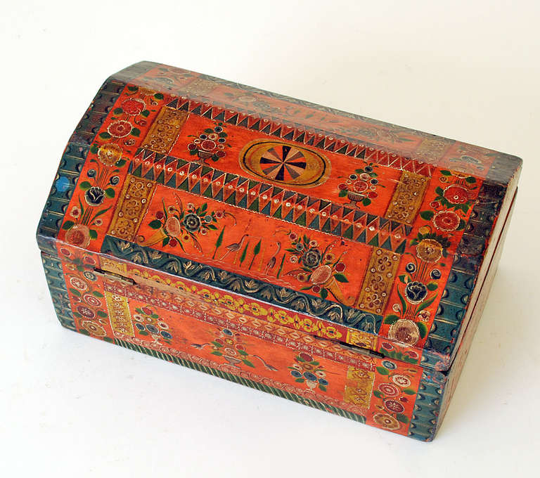 Mexican A Stunning 19th Century Hand Painted and Lacquered Keepsake from Olinala, Mexico
