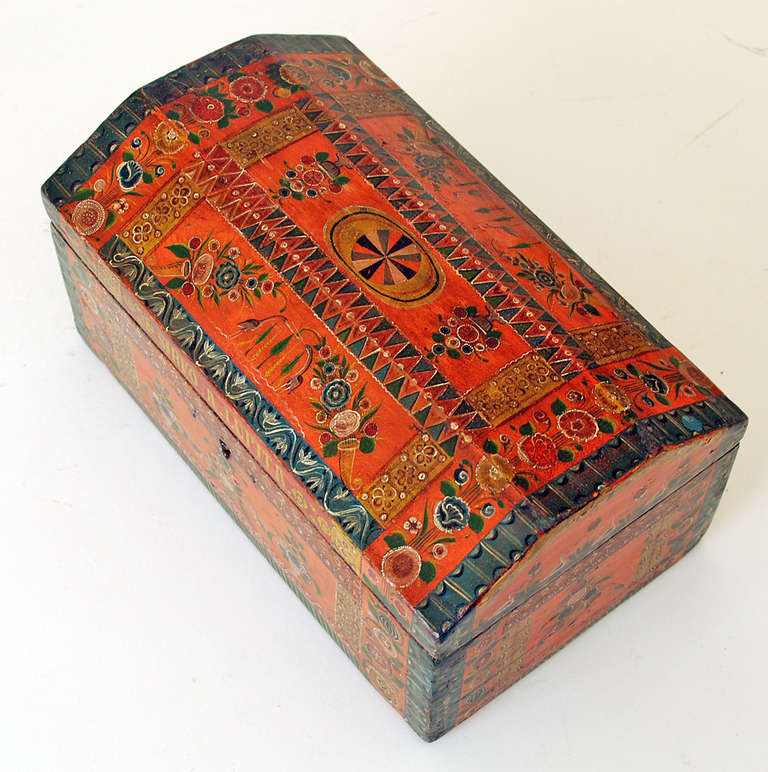 A Stunning 19th Century Hand Painted and Lacquered Keepsake from Olinala, Mexico 2
