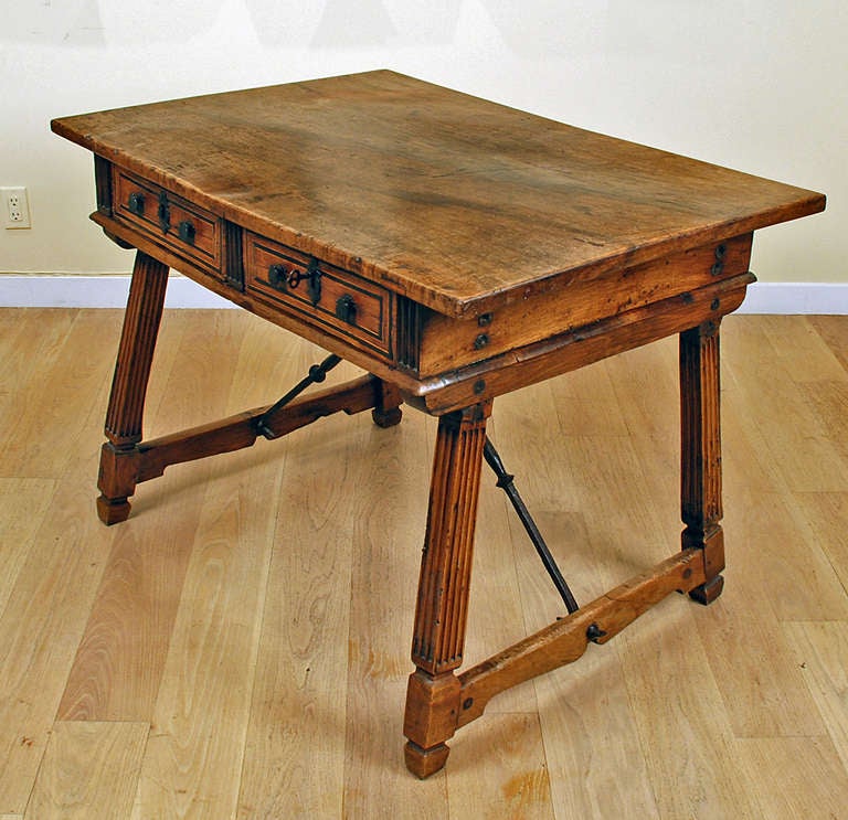 17th Century Spanish Baroque Walnut Writing Desk In Excellent Condition For Sale In San Francisco, CA