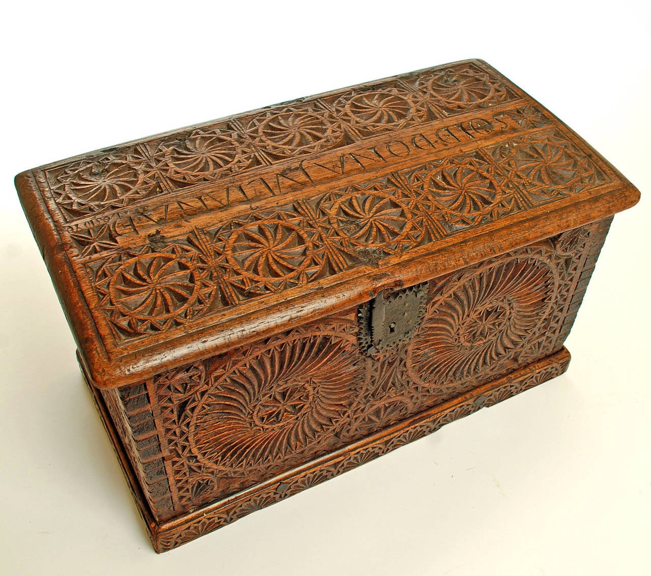 18th Century Spanish Colonial Six-Panel Cedar Wood Box In Excellent Condition For Sale In San Francisco, CA
