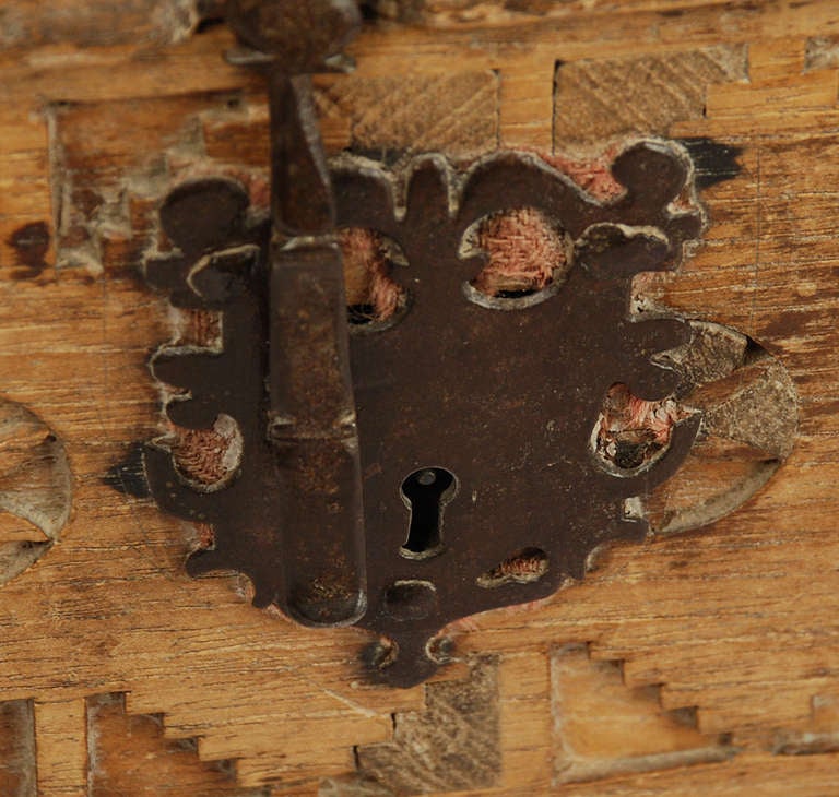 A Fine and Rare 18th Century Spanish Colonial Box In Good Condition In San Francisco, CA
