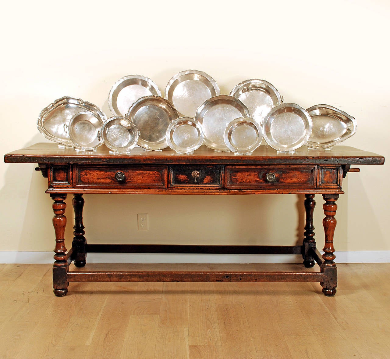 17th Century Italian Baroque Period Walnut Center Table For Sale 7
