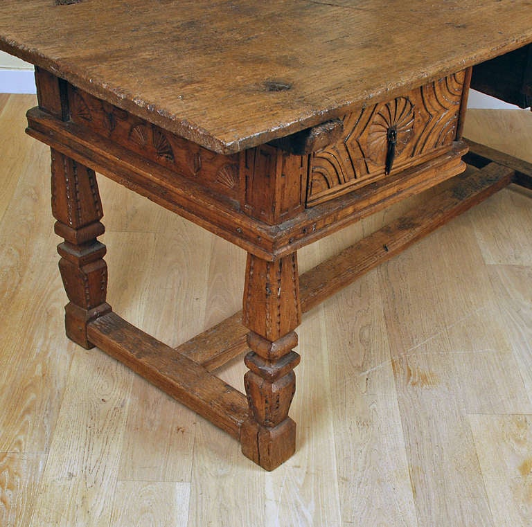 Rare 17th Century Spanish Chestnut Knee-hole Desk / Table For Sale 5