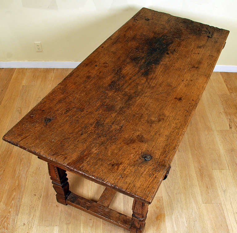 Rare 17th Century Spanish Chestnut Knee-hole Desk / Table For Sale 2