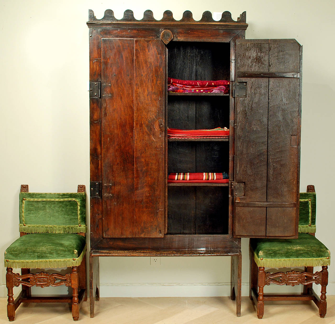 Late 18th Century Colonial Jacaranda Wood Trastero from Brazil For Sale 5