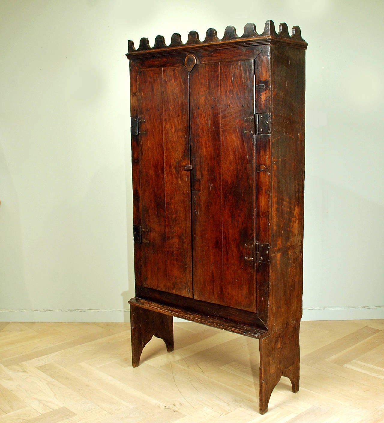 Late 18th Century Colonial Jacaranda Wood Trastero from Brazil In Excellent Condition For Sale In San Francisco, CA