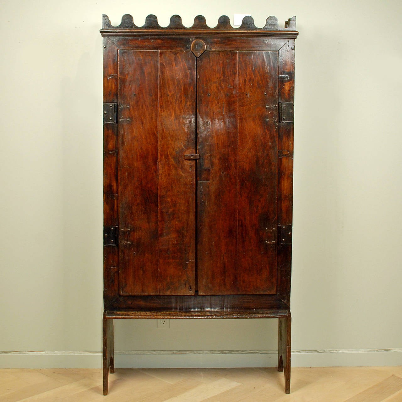 A very rare late 18th / early 19th century Portuguese / Brazilian trastero (pantry cabinet) with scalloped cornice over two doors, all raised on block feet. Rich and lustrous Brazilian jacaranda wood (Brazilian rosewood) with original iron hinges