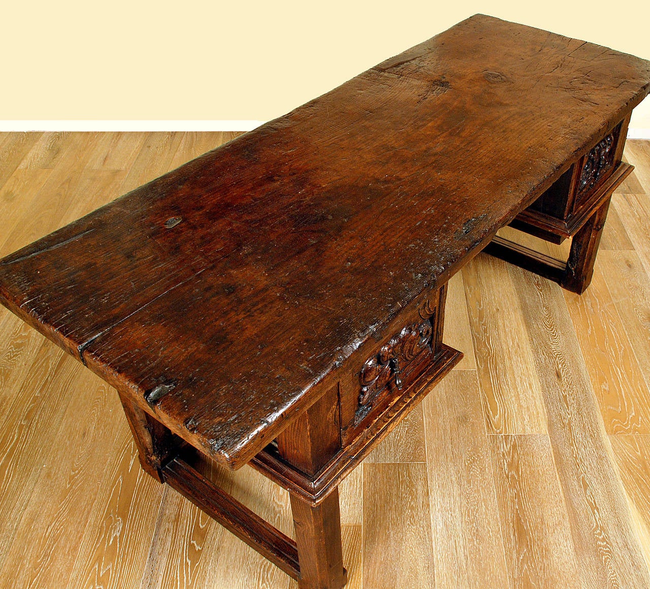 Late 17th Century Spanish Baroque Period Chestnut Kneehole Desk In Excellent Condition For Sale In San Francisco, CA