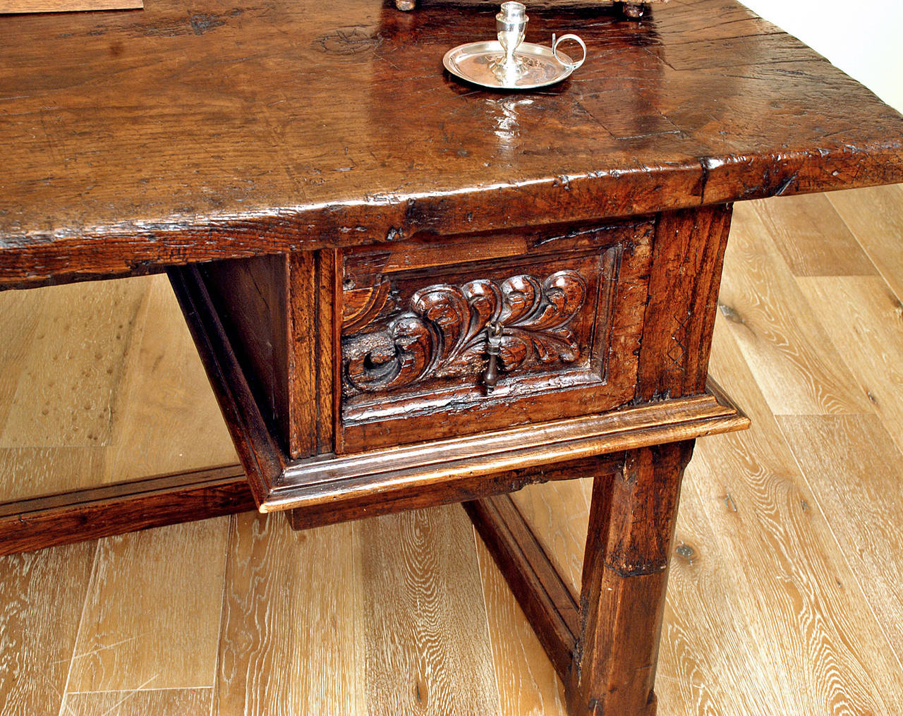 Late 17th Century Spanish Baroque Period Chestnut Kneehole Desk For Sale 2