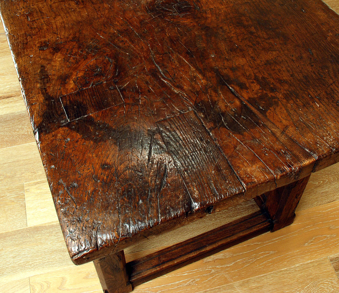 Late 17th Century Spanish Baroque Period Chestnut Kneehole Desk For Sale 3