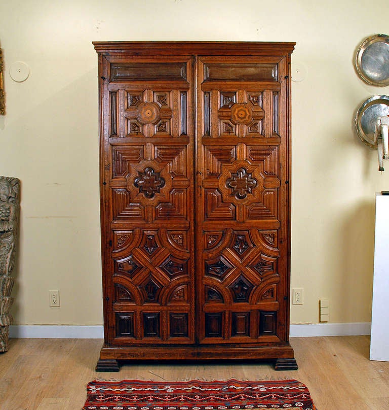 A fine and rare 18th century Spanish colonial ropero (dresser / cabinet) with hand carved cedar wood paneling and citrus wood inlay. The interior with two drawers and modern glass shelves. Overall with excellent surface patina. Working lock / key.