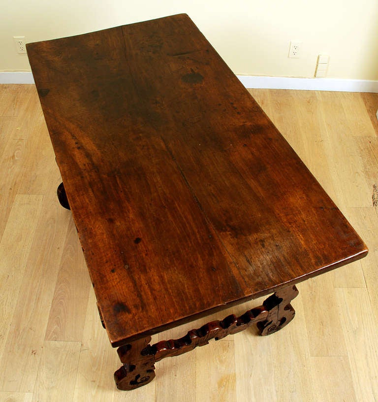 A Good 18th Century Spanish Baroque Walnut Table For Sale 4
