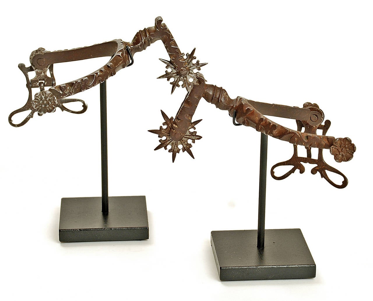 Pair of Late 16th Century Spanish Break Neck Spurs, circa 1575-1625 For Sale 3