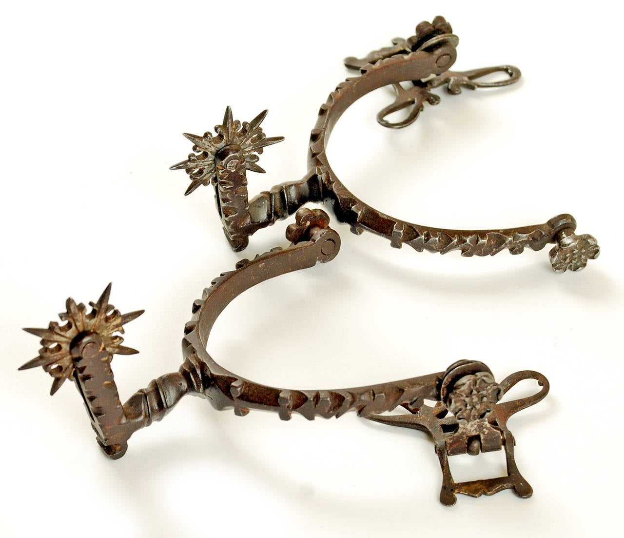 Pair of Late 16th Century Spanish Break Neck Spurs, circa 1575-1625 For Sale 1