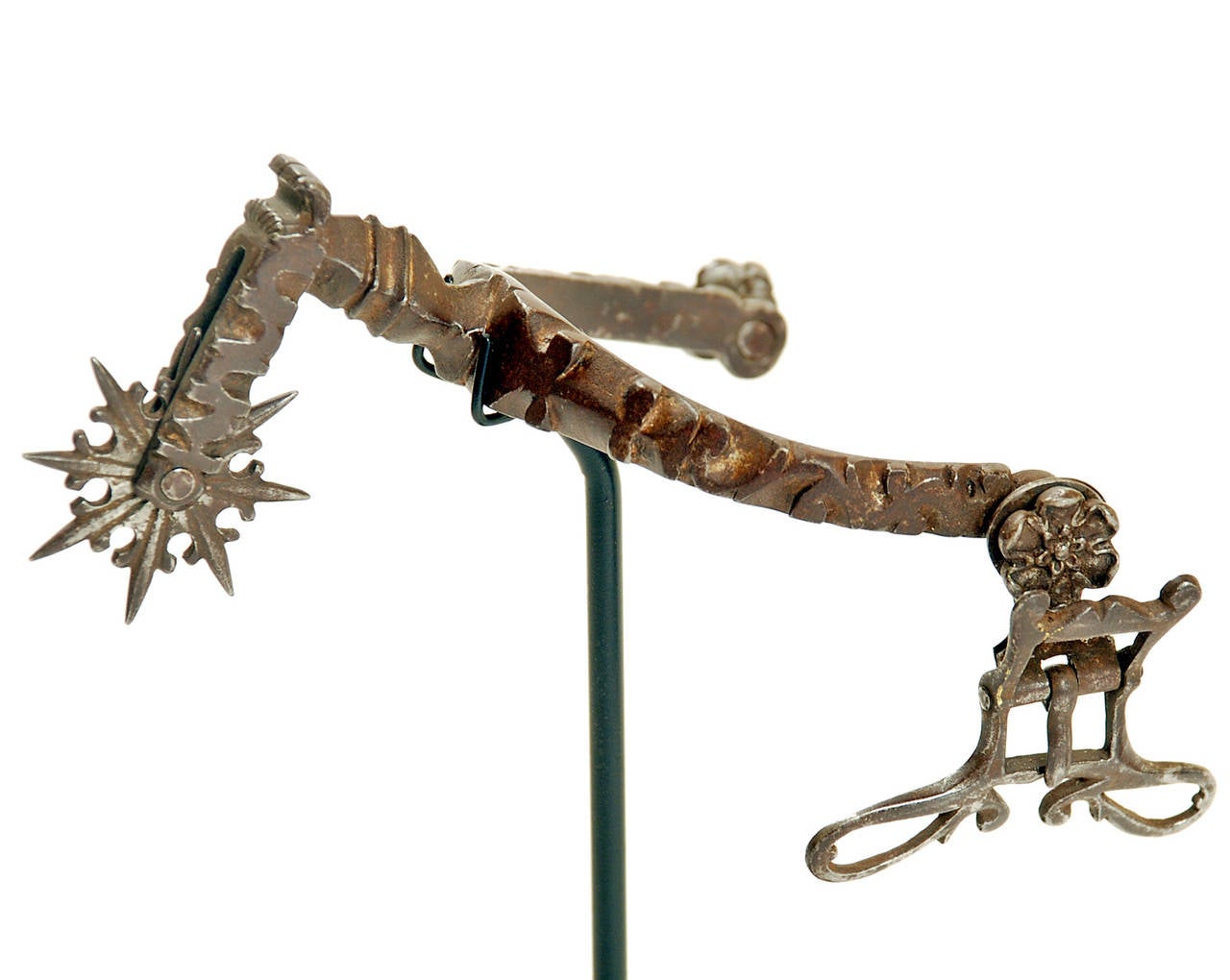 Pair of Late 16th Century Spanish Break Neck Spurs, circa 1575-1625 In Excellent Condition For Sale In San Francisco, CA