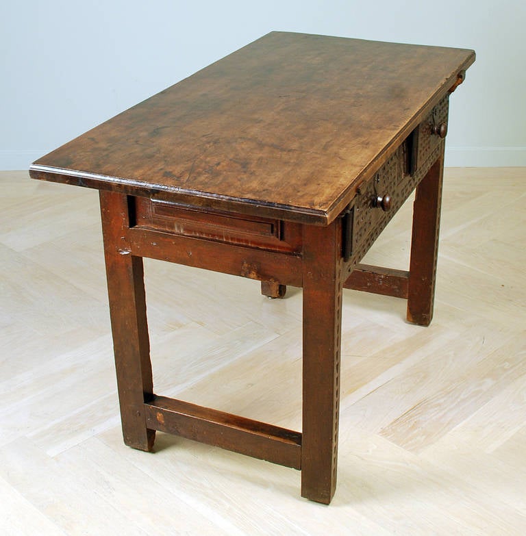 A Good 18th Century Spanish Baroque Period Walnut Table For Sale 2