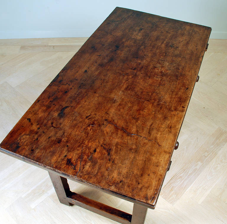 A Good 18th Century Spanish Baroque Period Walnut Table For Sale 3