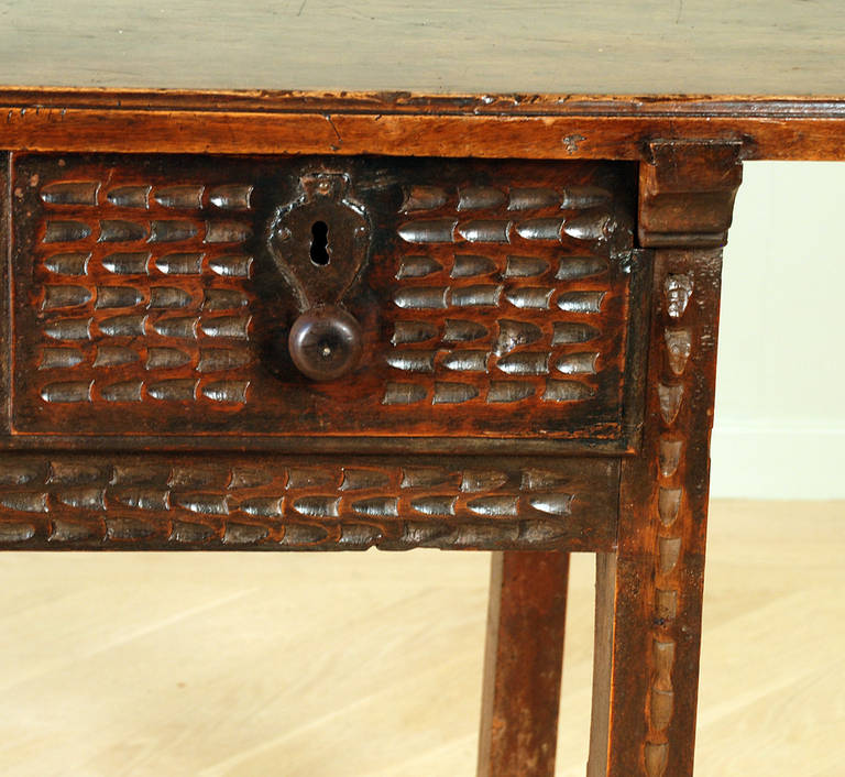 A Good 18th Century Spanish Baroque Period Walnut Table For Sale 1