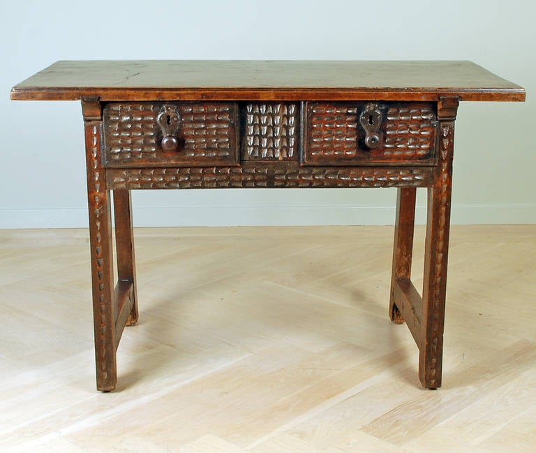 A Good 18th Century Spanish Baroque Period Walnut Table For Sale 4