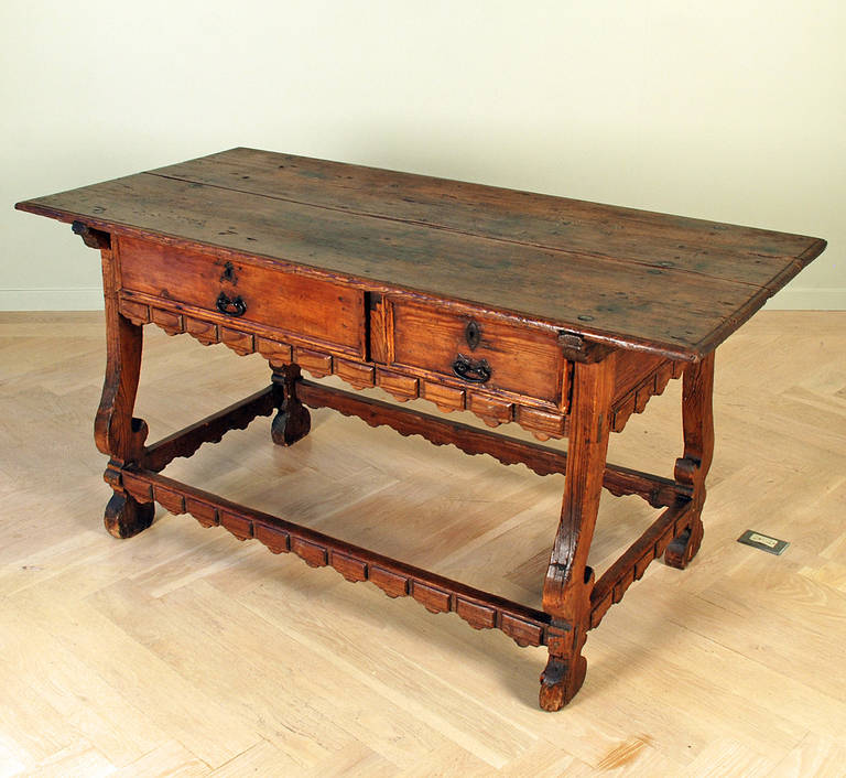 A Good 18th Century Mexican Hacienda Table - Oaxaca In Excellent Condition For Sale In San Francisco, CA
