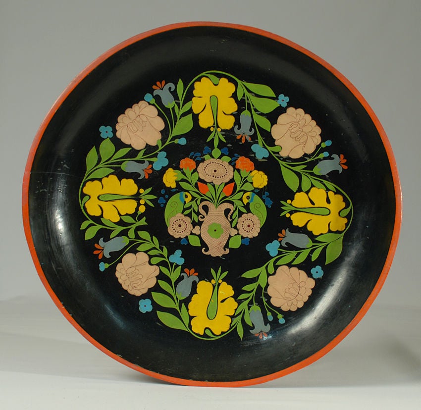 A fine early 20th century inlaid and lacquered tray with a botanical urn flanked by two parrots and framed by a floral ring border. Uruapan, Michoacan - circa 1930's.

Dimensions: 21.25 inches diameter. The small pitcher is shown for scale only