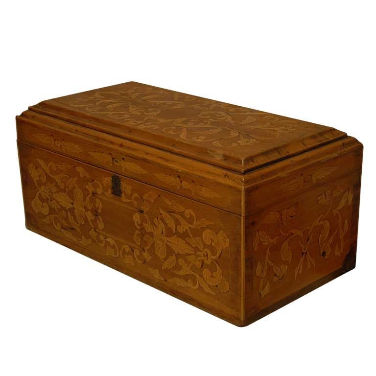 A good Antique Mexican Jalostotitlan Marquetry Chest - CA. 1900 For Sale