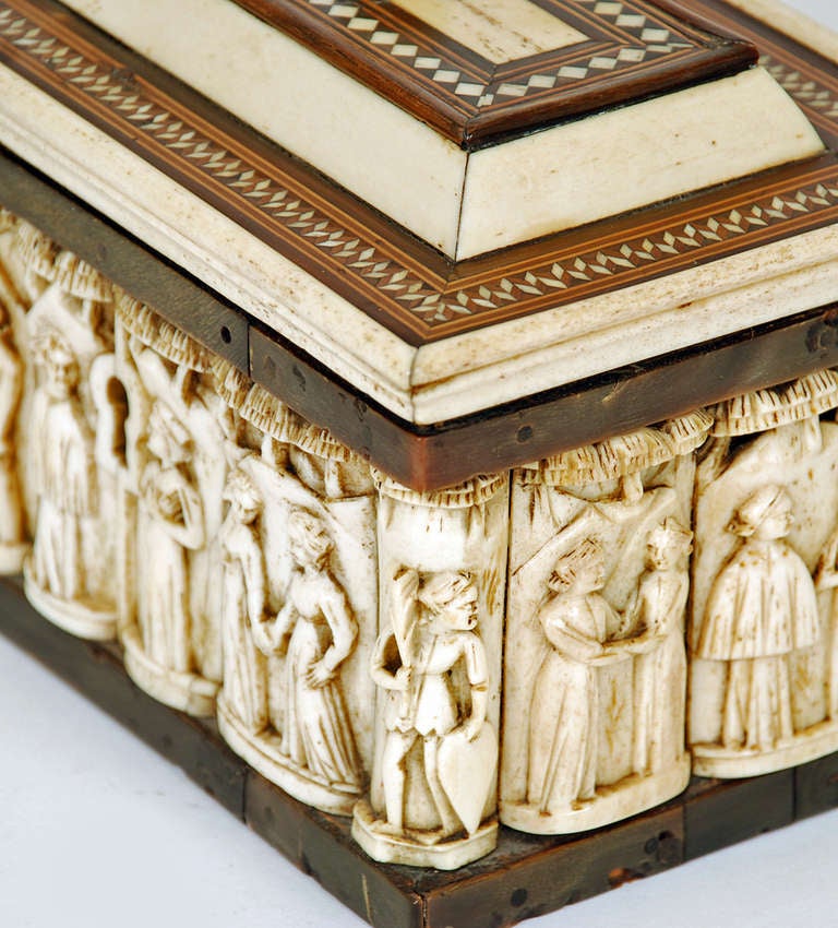 Extremely Fine and Rare 15th Century Embriachi Workshop Casket In Good Condition In San Francisco, CA