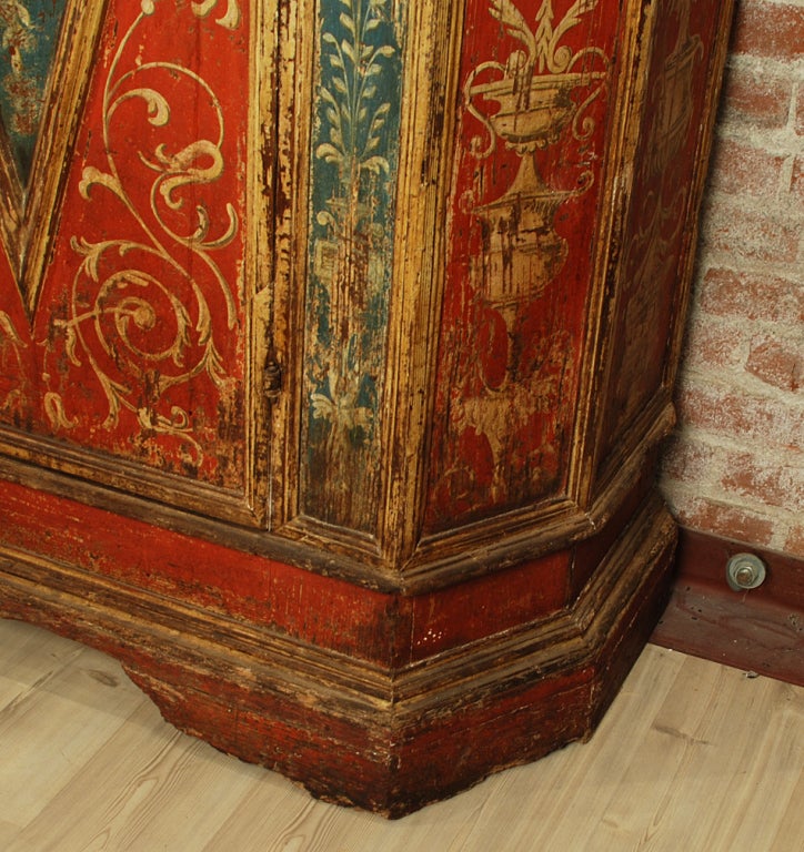 17th Century Tuscan Armadio Painted in Arabesques For Sale 4