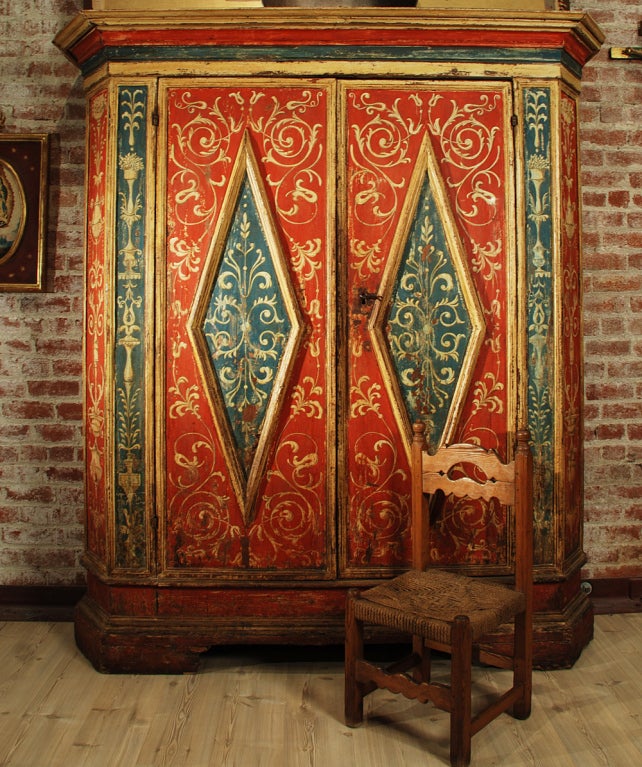 17th Century Tuscan Armadio Painted in Arabesques In Excellent Condition For Sale In San Francisco, CA