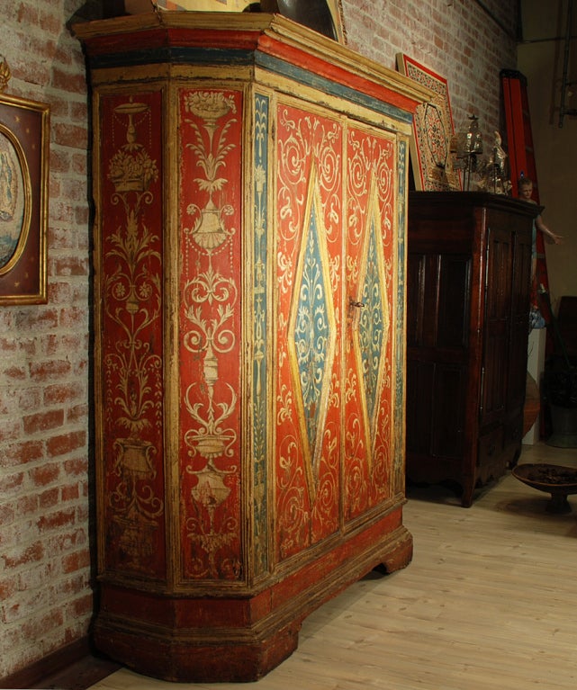 17th Century Tuscan Armadio Painted in Arabesques For Sale 1